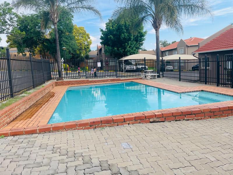 3 Bedroom Property for Sale in Die Hoewes Gauteng