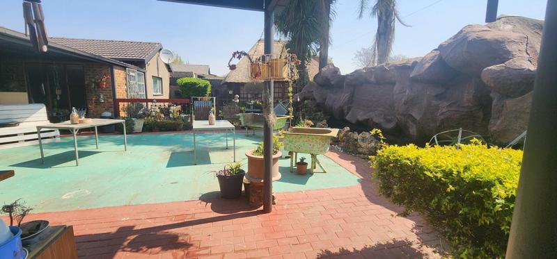 6 Bedroom Property for Sale in Elspark Gauteng