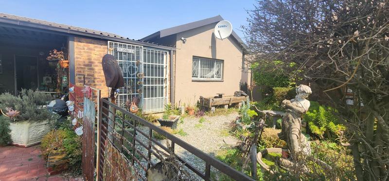 6 Bedroom Property for Sale in Elspark Gauteng