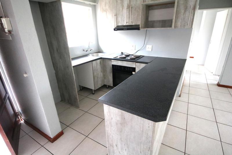 To Let 2 Bedroom Property for Rent in Vorna Valley Gauteng
