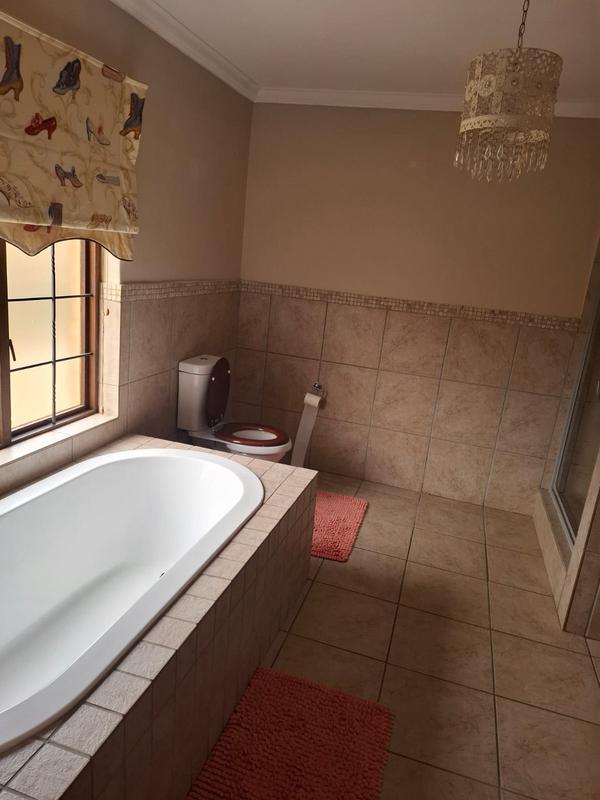 To Let 4 Bedroom Property for Rent in Lynnwood Manor Gauteng