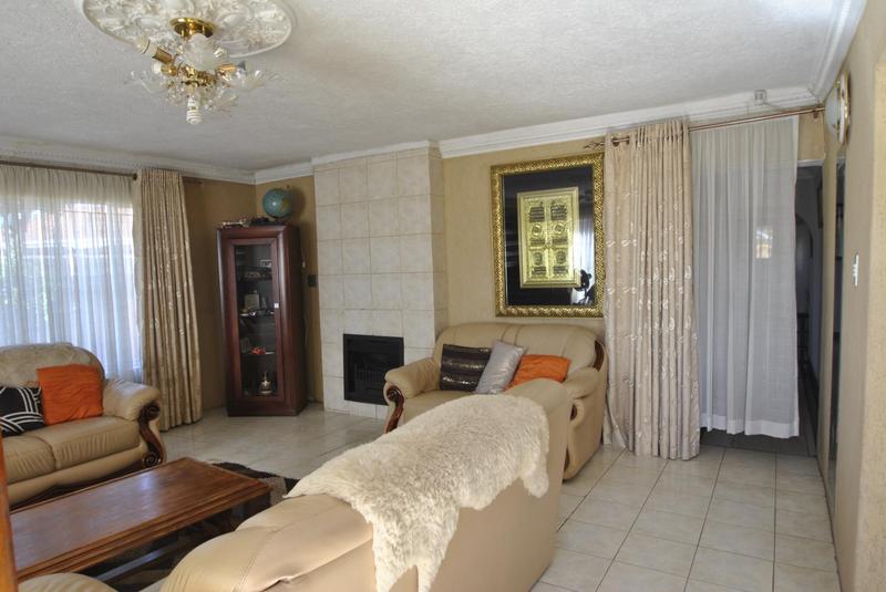 4 Bedroom Property for Sale in Zakariyya Park Gauteng