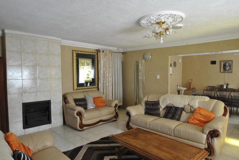 4 Bedroom Property for Sale in Zakariyya Park Gauteng