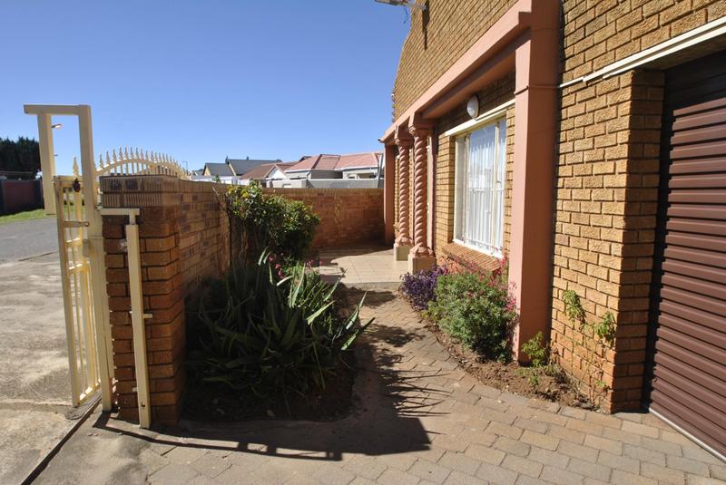 4 Bedroom Property for Sale in Zakariyya Park Gauteng