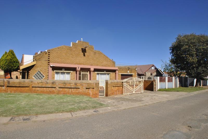 4 Bedroom Property for Sale in Zakariyya Park Gauteng