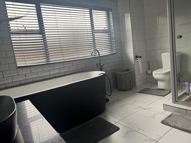 5 Bedroom Property for Sale in Midstream Estate Gauteng