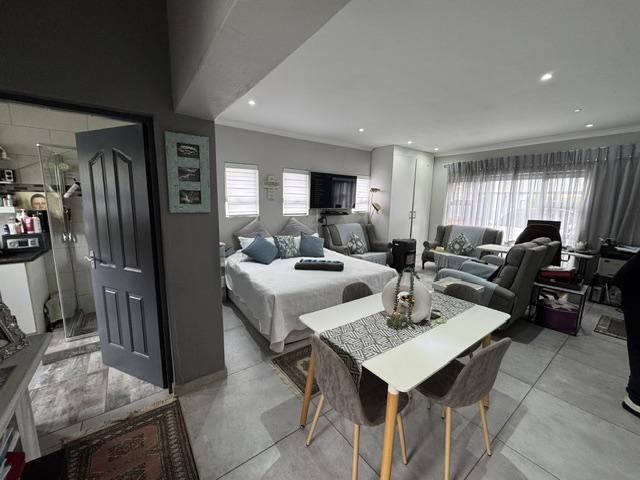 5 Bedroom Property for Sale in Midstream Estate Gauteng