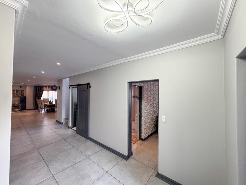 5 Bedroom Property for Sale in Midstream Estate Gauteng