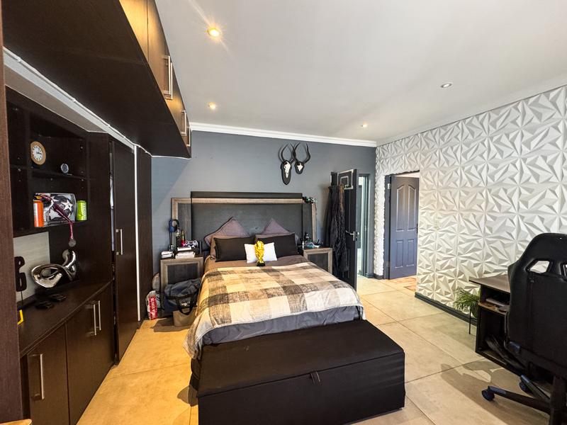 5 Bedroom Property for Sale in Midstream Estate Gauteng