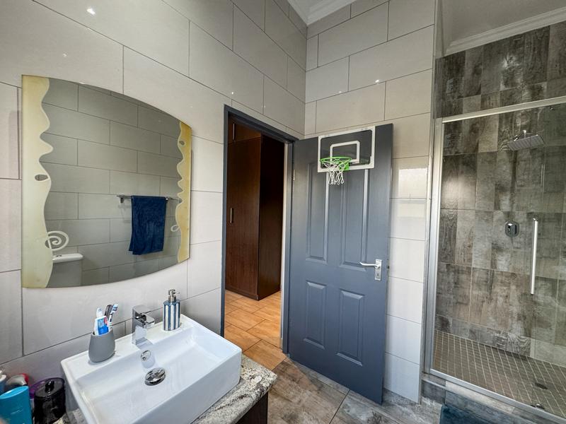 5 Bedroom Property for Sale in Midstream Estate Gauteng