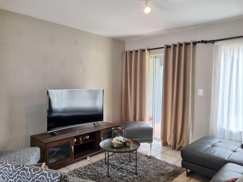 To Let 3 Bedroom Property for Rent in Radiokop Gauteng