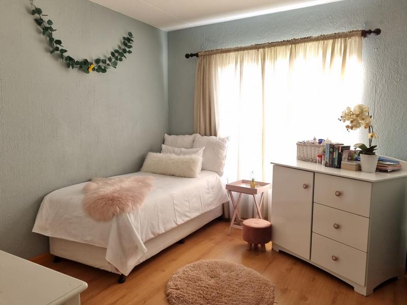 To Let 3 Bedroom Property for Rent in Radiokop Gauteng