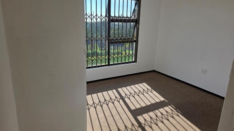 2 Bedroom Property for Sale in Constantia Kloof Gauteng