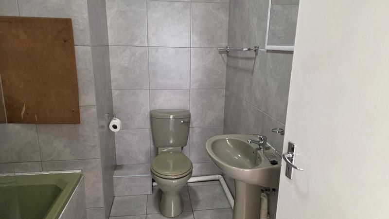 2 Bedroom Property for Sale in Constantia Kloof Gauteng