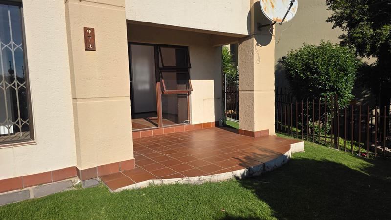 2 Bedroom Property for Sale in Constantia Kloof Gauteng