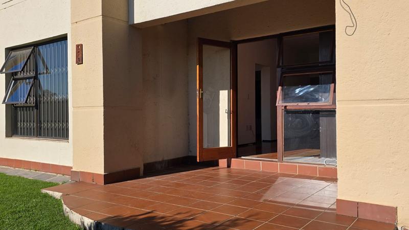 2 Bedroom Property for Sale in Constantia Kloof Gauteng