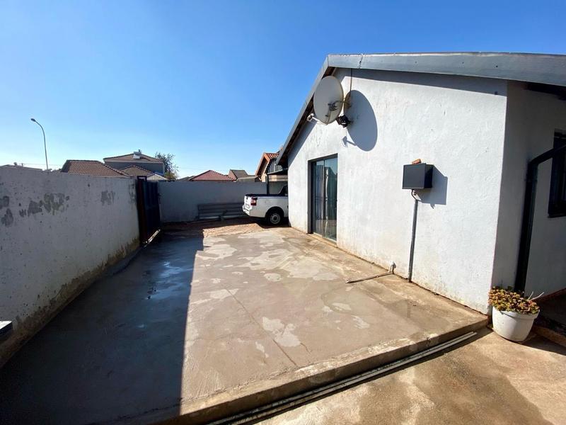 To Let 3 Bedroom Property for Rent in Protea Glen Gauteng