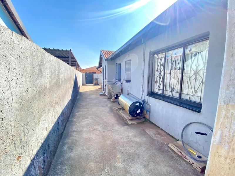 To Let 3 Bedroom Property for Rent in Protea Glen Gauteng