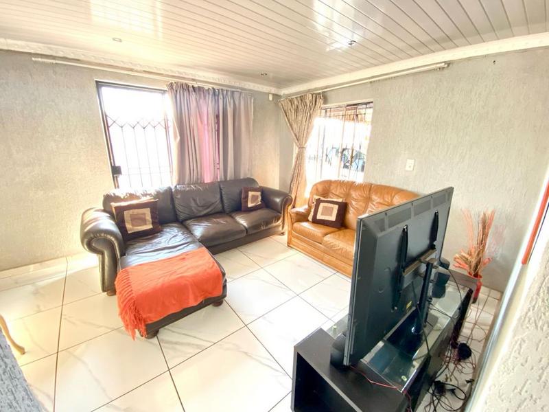 To Let 3 Bedroom Property for Rent in Protea Glen Gauteng