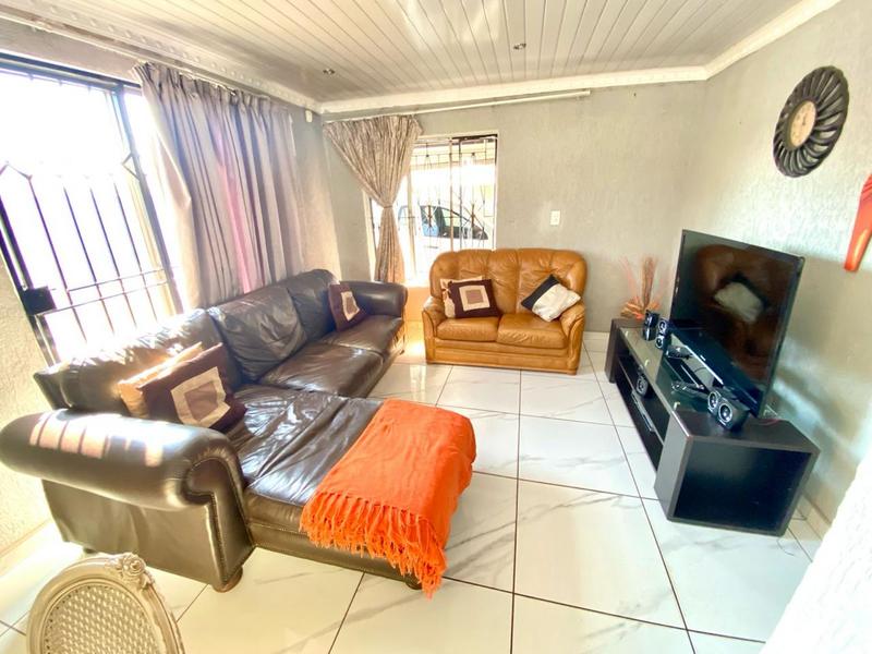 To Let 3 Bedroom Property for Rent in Protea Glen Gauteng