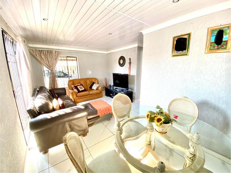 To Let 3 Bedroom Property for Rent in Protea Glen Gauteng