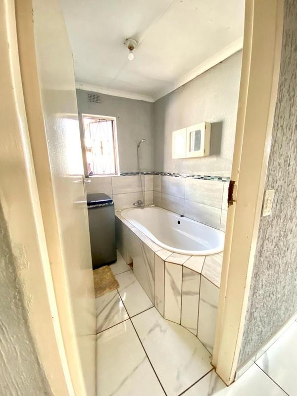 To Let 3 Bedroom Property for Rent in Protea Glen Gauteng