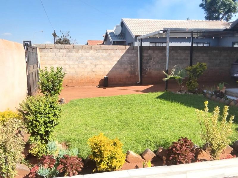 2 Bedroom Property for Sale in Protea Glen Gauteng