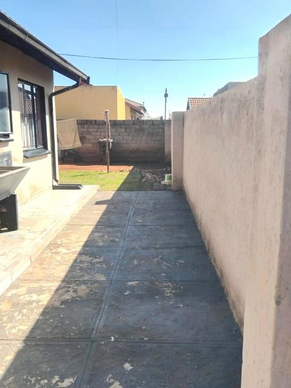 2 Bedroom Property for Sale in Protea Glen Gauteng