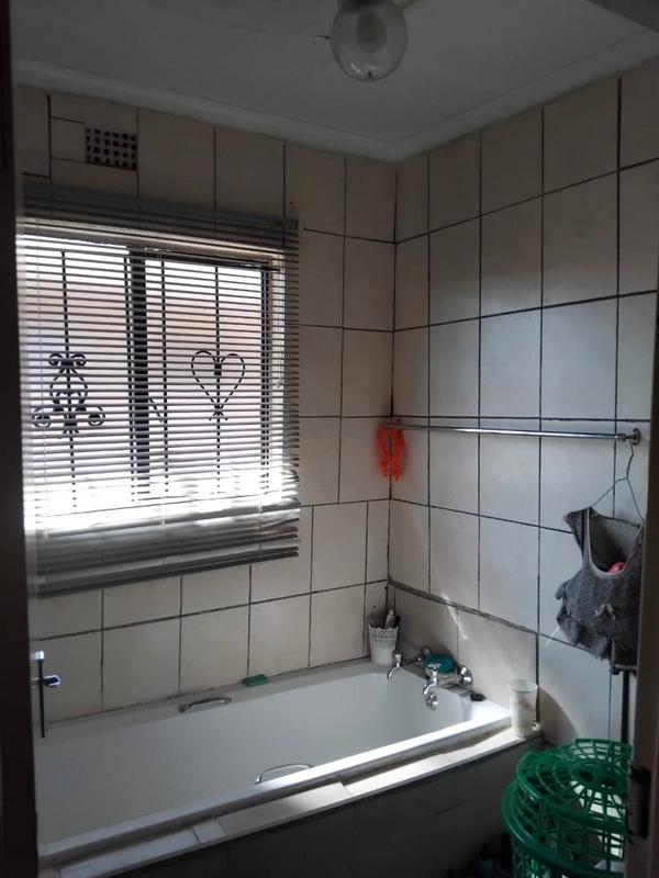 2 Bedroom Property for Sale in Protea Glen Gauteng