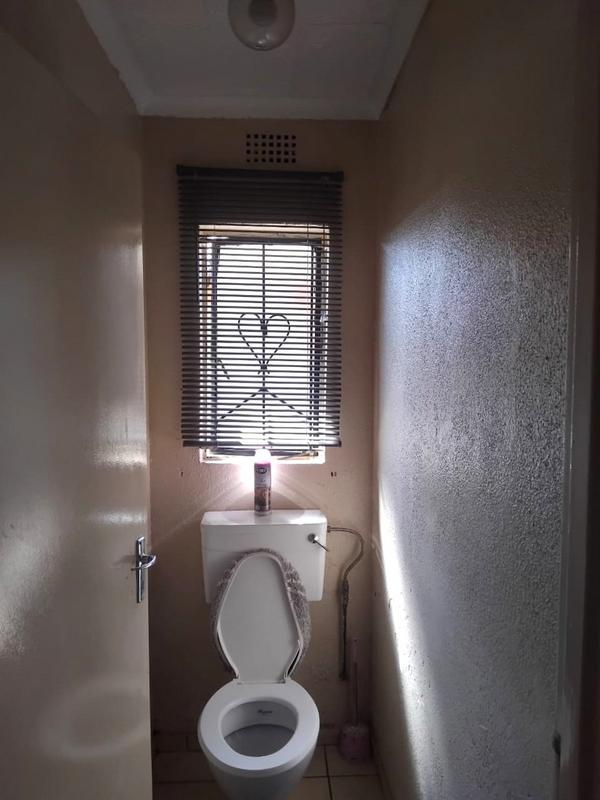 2 Bedroom Property for Sale in Protea Glen Gauteng