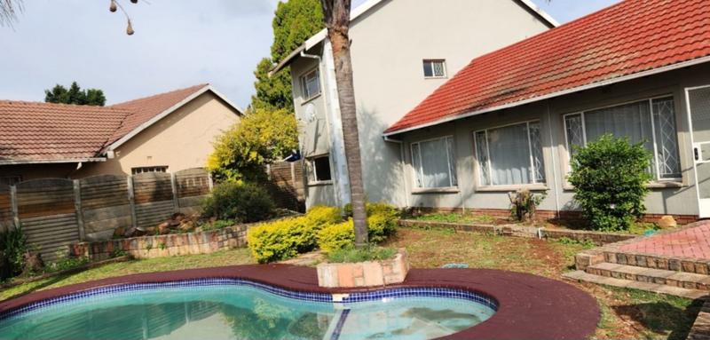6 Bedroom Property for Sale in Glen Marais Gauteng
