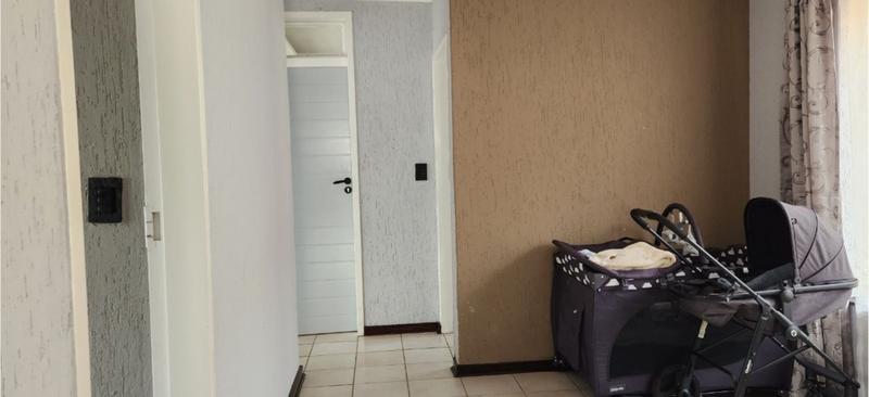 6 Bedroom Property for Sale in Glen Marais Gauteng