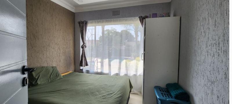 6 Bedroom Property for Sale in Glen Marais Gauteng