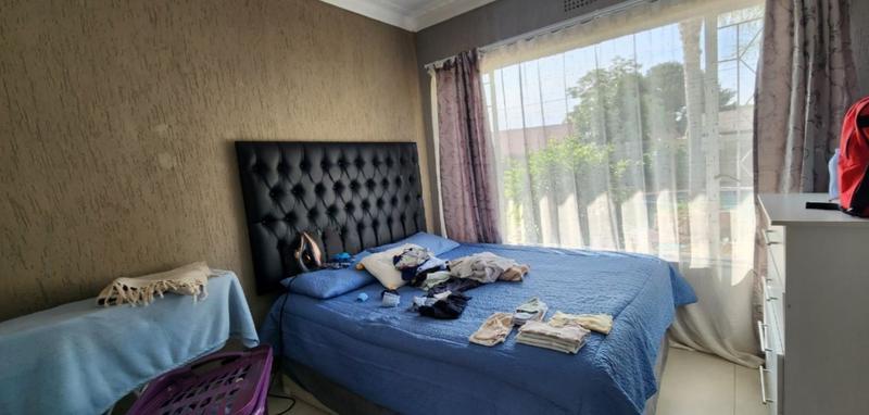 6 Bedroom Property for Sale in Glen Marais Gauteng