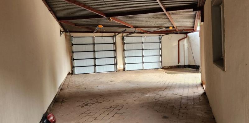 6 Bedroom Property for Sale in Glen Marais Gauteng