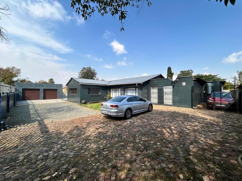 3 Bedroom Property for Sale in Dunnottar Gauteng