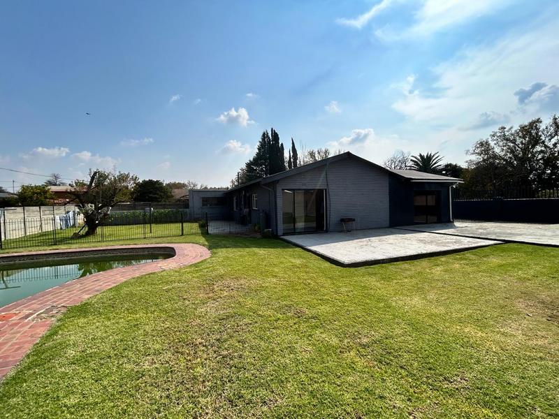3 Bedroom Property for Sale in Dunnottar Gauteng