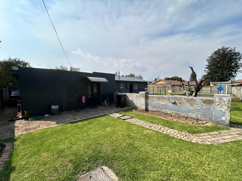 3 Bedroom Property for Sale in Dunnottar Gauteng