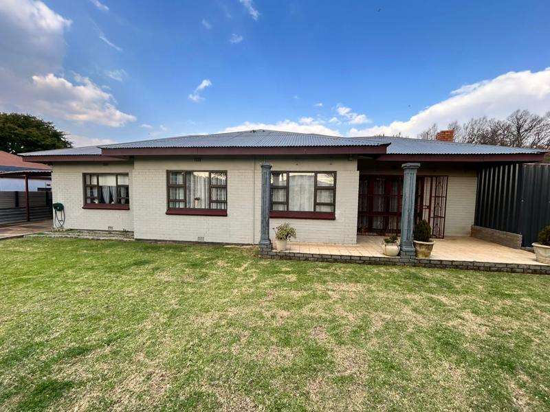 5 Bedroom Property for Sale in Dunnottar Gauteng