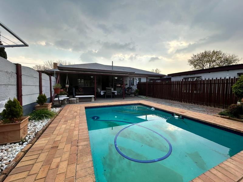 5 Bedroom Property for Sale in Dunnottar Gauteng