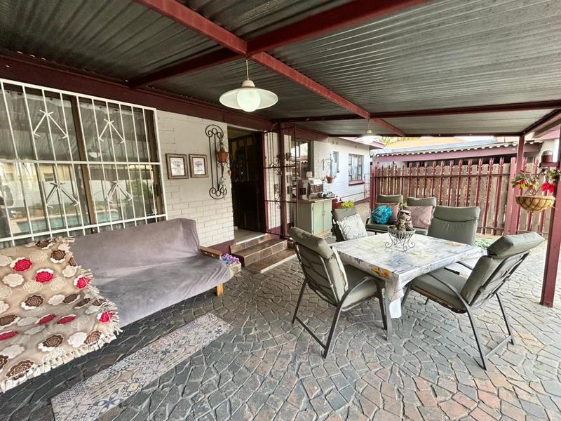 5 Bedroom Property for Sale in Dunnottar Gauteng