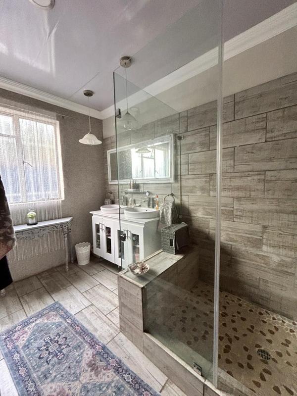 5 Bedroom Property for Sale in Dunnottar Gauteng