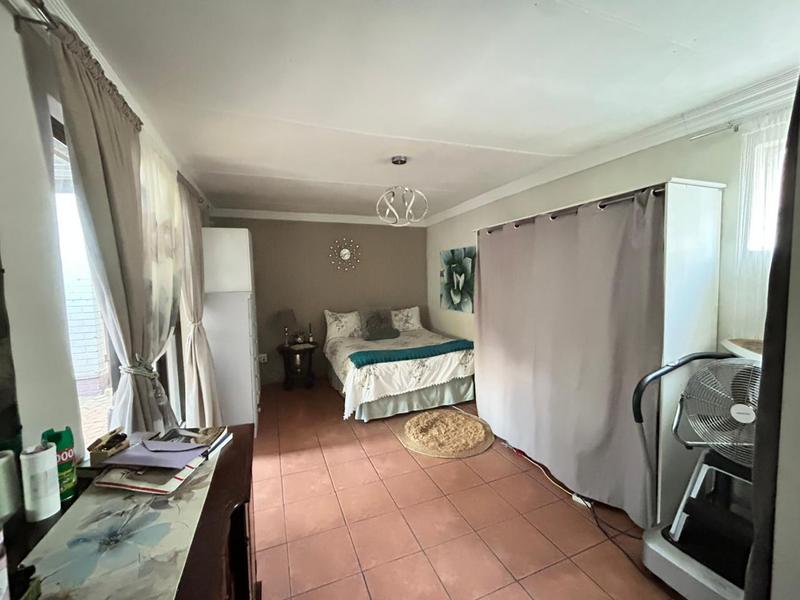 5 Bedroom Property for Sale in Dunnottar Gauteng