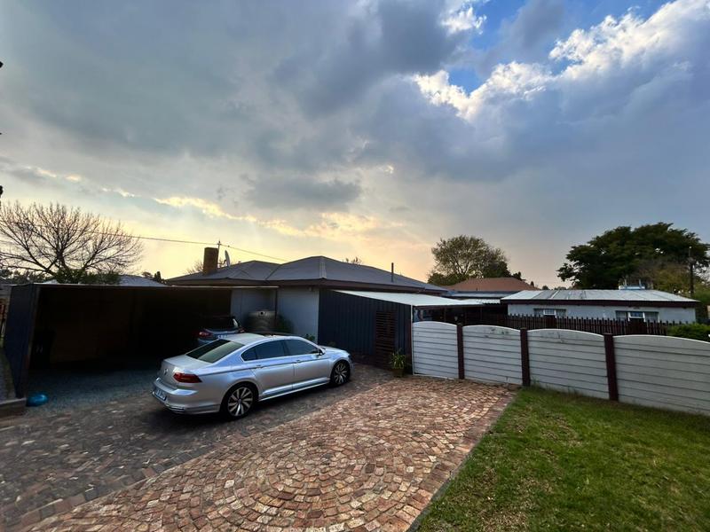 5 Bedroom Property for Sale in Dunnottar Gauteng