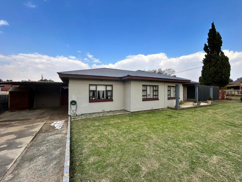 5 Bedroom Property for Sale in Dunnottar Gauteng