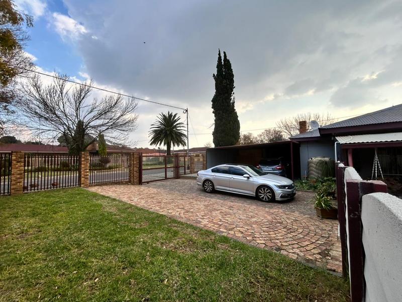 5 Bedroom Property for Sale in Dunnottar Gauteng