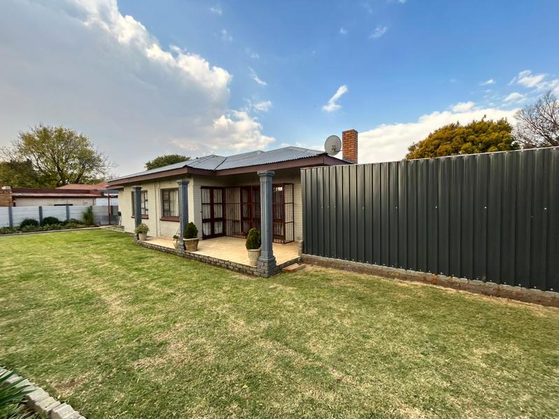 5 Bedroom Property for Sale in Dunnottar Gauteng