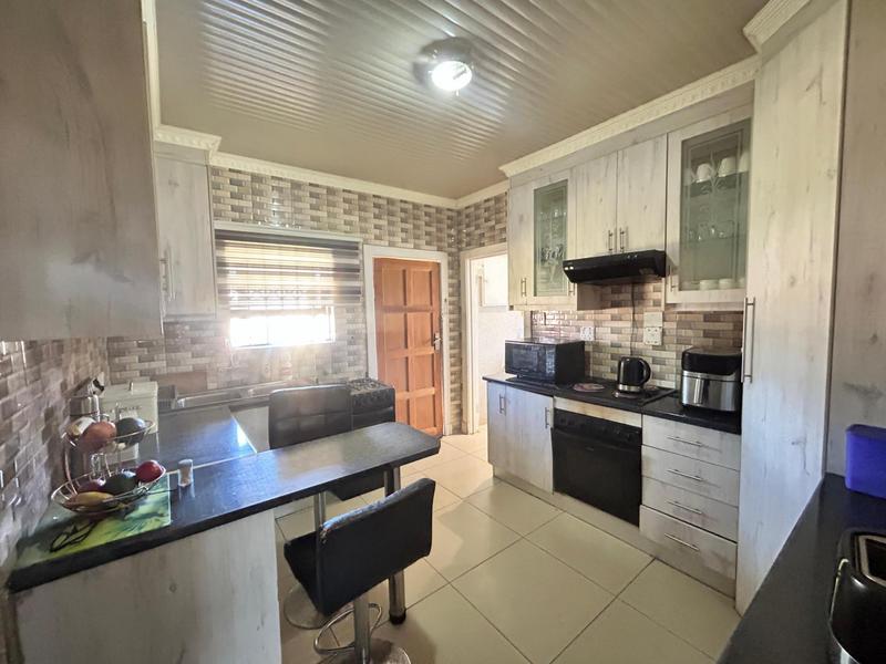 3 Bedroom Property for Sale in Dunnottar Gauteng
