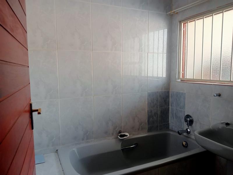 5 Bedroom Property for Sale in Amandasig Gauteng