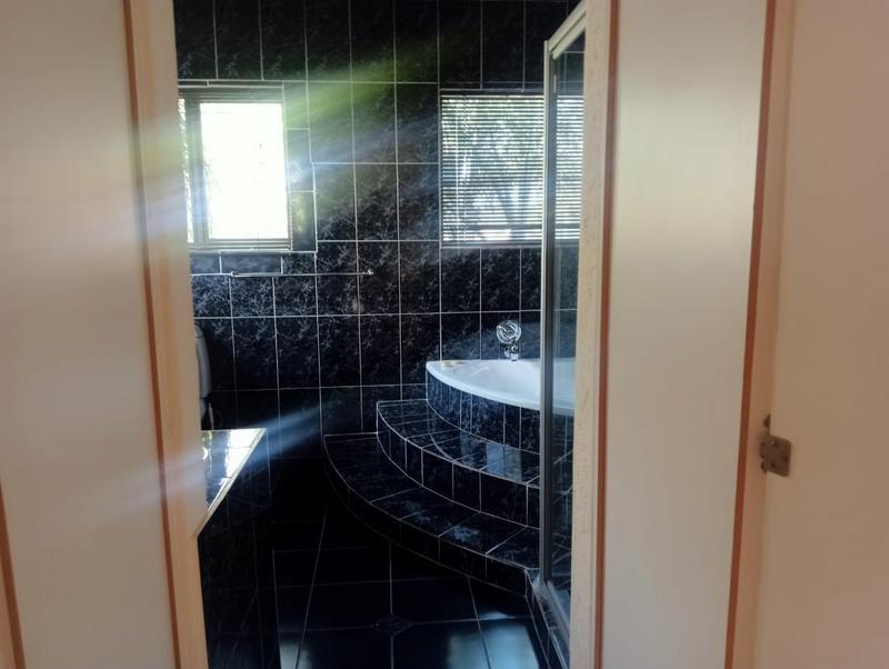 5 Bedroom Property for Sale in Amandasig Gauteng
